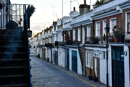 a row of houses on a cobblestone street