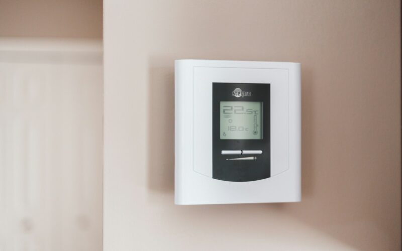 white and gray thermostat at 19 5